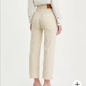 Levi’s Ribcage Straight Leg Corduroy in Ecru